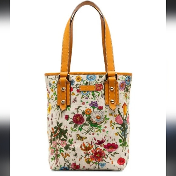 Gucci Handbags - Gucci flora tote bag